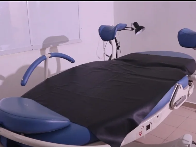 Procedure couch in the gynaecology room